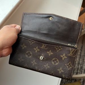 LV sarah monogram wallet